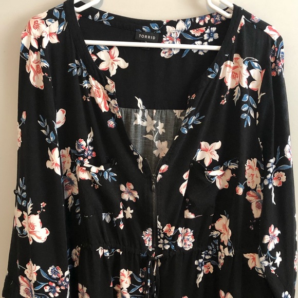 torrid Dresses & Skirts - Torrid Tie Waist Floral Dress Size 2